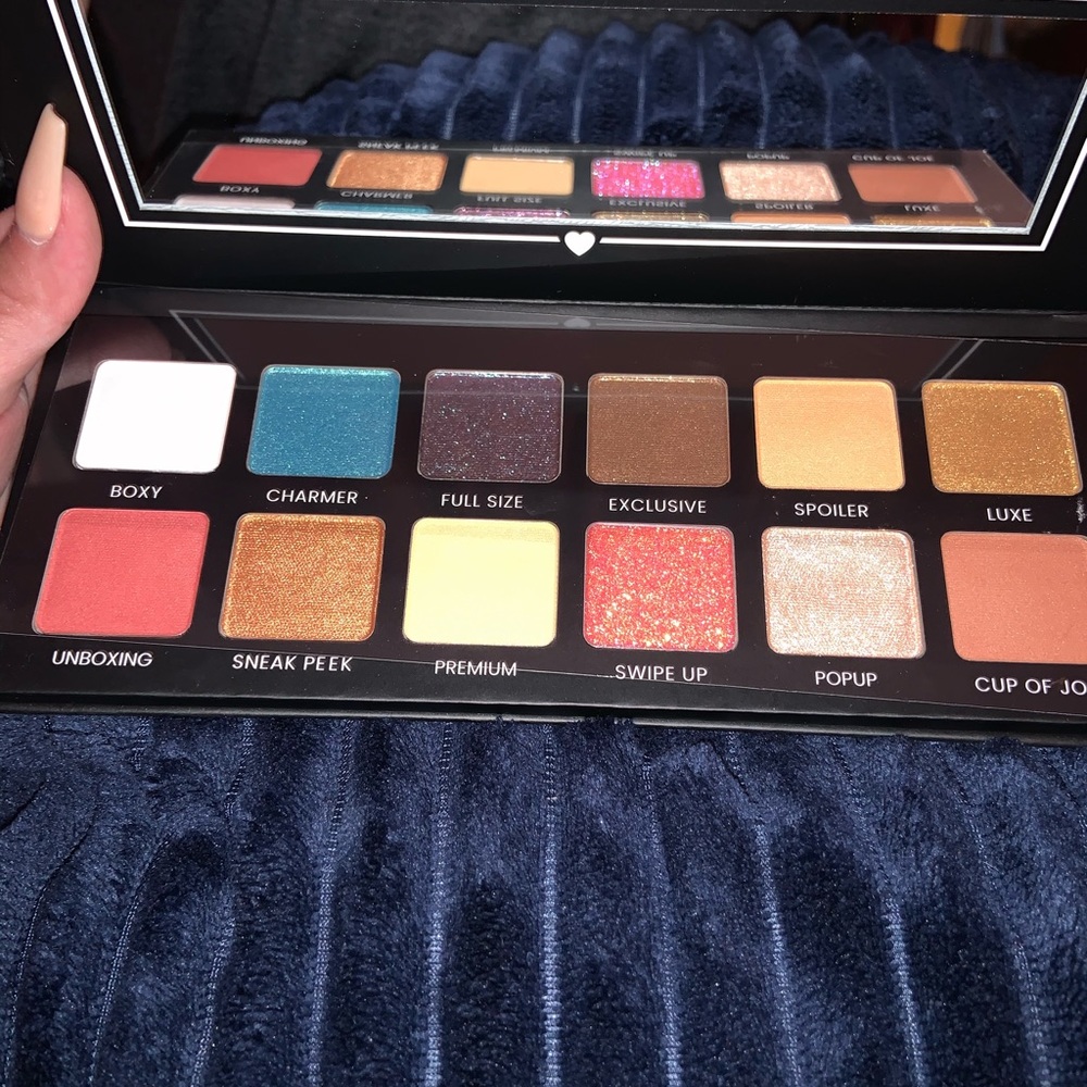 Boxy charm make up pallette